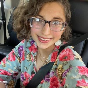 Meet your Posher, Kayla